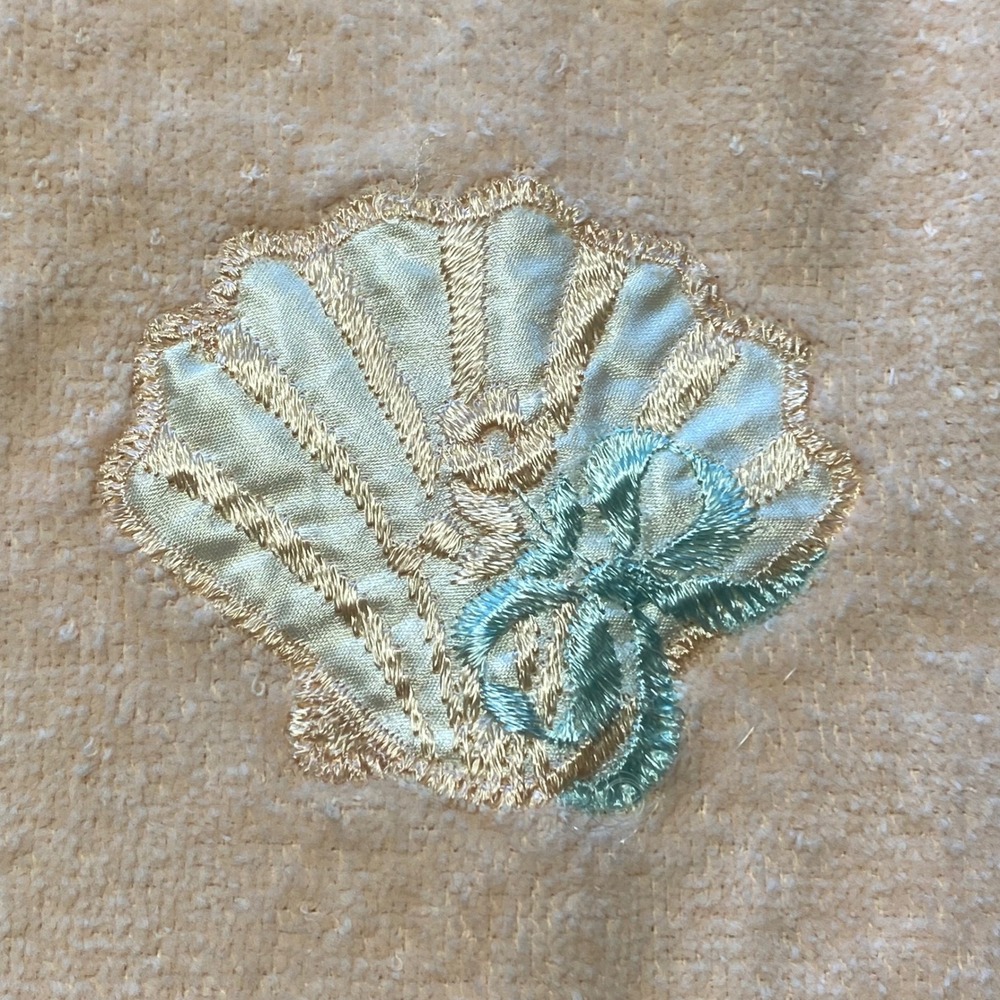 Unbranded Hand Towel 11x17 Peach Excellent Vintage Seashell Fringed Cotton